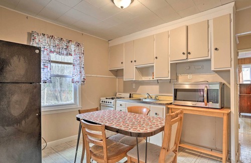 Ellenville Cabina | Lakefront Cabin w/ Canoes + Swimming On-Site