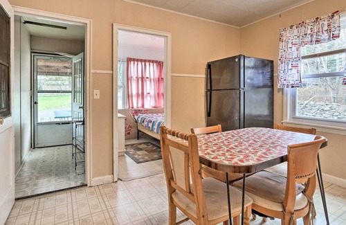 Ellenville Cabina | Lakefront Cabin w/ Canoes + Swimming On-Site