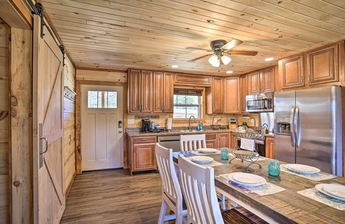 Trenton Cabina | Lakefront Cabin w/ Deck, Fire Pit in Trenton!