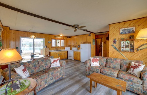 Manistique Cabina | Lakeist Manistique Cabin w / Private Dock + Fire Pit