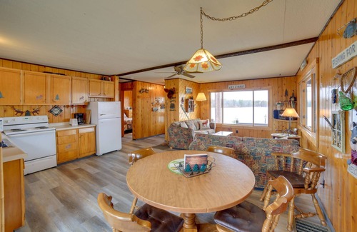 Manistique Cabina | Lakeist Manistique Cabin w / Private Dock + Fire Pit