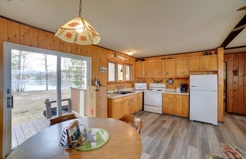 Manistique Cabina | Lakeist Manistique Cabin w / Private Dock + Fire Pit