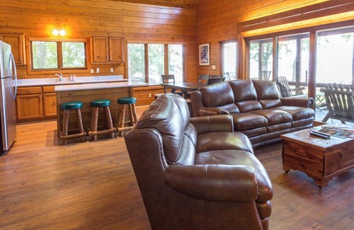 Nisswa Cabina | Lakefront Cabin w/ Screened in Porch on Gull Lake
