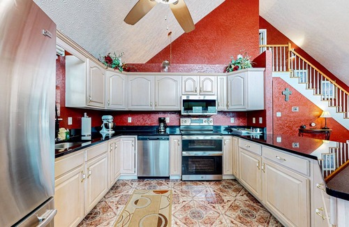 Sevierville Cabina | Lakefront cabin with views, boat ramp, dock, hot tub, & free attraction tickets