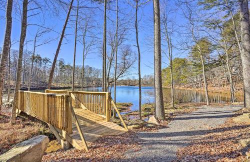 Trenton Casa | Lakefront Cabin with Deck, Fire Pit in Trenton!