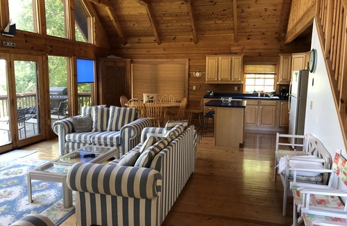 Chickamauga Lake Cabina | Lakefront Cabin with Dock & Ramp