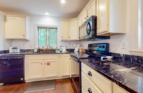 Dandridge Cabina | Lakefront Cabin with private dock, kayaks, fire pit, New hot tub, and cigar room