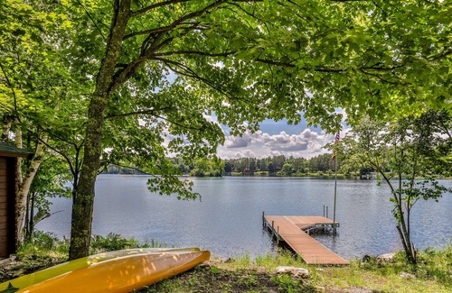 Presque Isle Casa | Lakefront cabin with dock, kayaks, SUP, wood fireplace, & washer/dryer