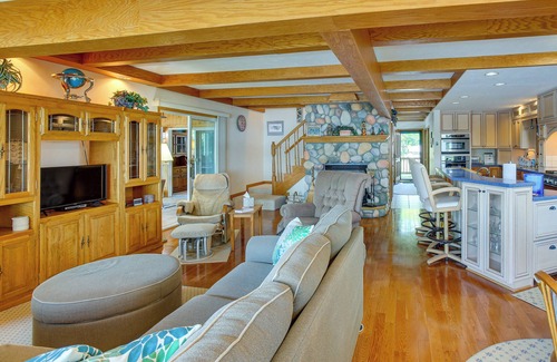 Cadillac Casa | Lakefront Cadillac Retreat w/ Sauna + Boating!