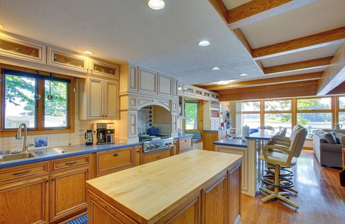 Cadillac Casa | Lakefront Cadillac Retreat w/ Sauna + Boating!