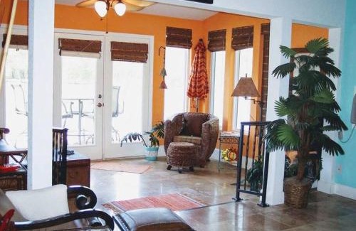 Mid America Apartamento | Lakefront Casita - Perfect for couples or families