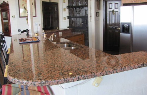 Volente Otro | Lakefront Castle House con cubiertas de varios niveles para 16 personas, cala privada y muelle