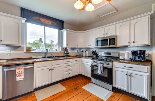 Cayuga Casa | Lakefront Cayuga Retreat w/ Private Deck & Hot Tub