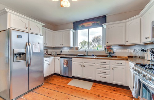 Cayuga Cabaña | Lakefront Cayuga Retreat w/ Private Deck & Hot Tub