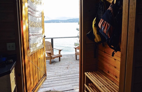 Christina Lake Cabaña | Lakefront Cedar Cottage en Christina Lake, BC