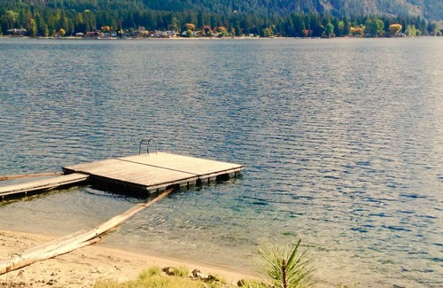 Christina Lake Cabaña | Lakefront Cedar Cottage en Christina Lake, BC