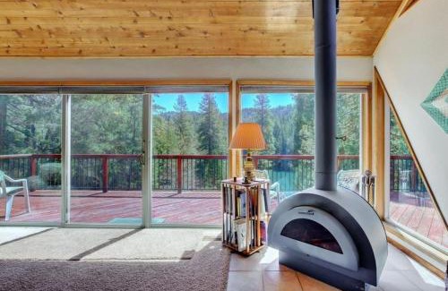 Nevada City Casa | Lakefront Chalet Nevada City