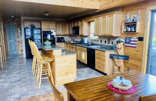Athens Chalet De Esquí | Lakefront Chalet perfecto para familias!