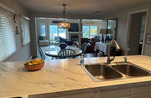 White Lake Casa | “Lakefront Chalet Retreat-Up North Feel, relax & rewind. Hot Tub and fireplace.”
