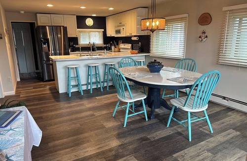 White Lake Casa | “Lakefront Chalet Retreat-Up North Feel, relax & rewind. Hot Tub and fireplace.”