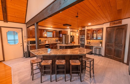 Lake Ariel Chalet De Esquí | Lakefront Chalet - Stunning Views, Private Dock and A+ Location! 2025 Updates!