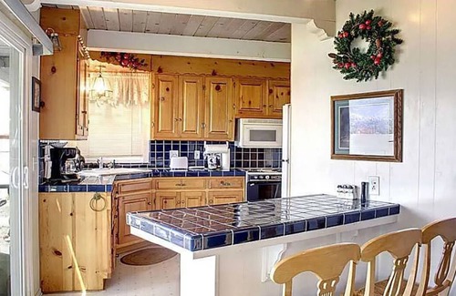 The Village Chalet De Esquí | Lakefront Chalet with Beautiful Views and Easy Walk to the Village