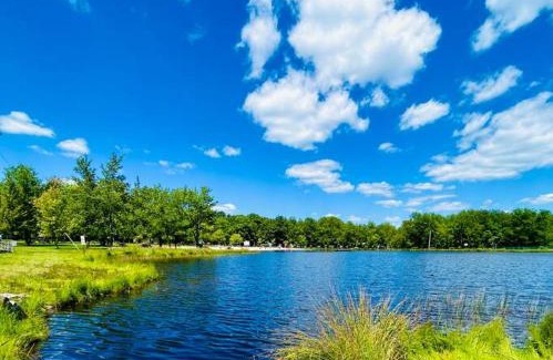 Locust Lake Village Chalet De Esquí | Lakefront Chalet with Pontoon boat & golf cart