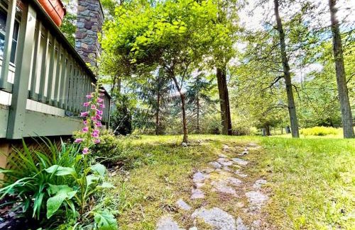 Locust Lake Village Chalet De Esquí | Lakefront Chalet with Pontoon boat & golf cart