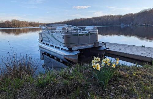 Locust Lake Village Chalet De Esquí | Lakefront Chalet with Pontoon boat & golf cart