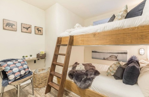 La Conception Chalet De Esquí | Lakefront Chic & Modern Chalet near Mont Tremblant