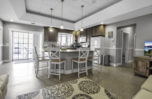 Geneseo Apartamento | Lakefront Condo-Apartment D