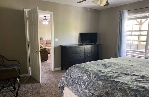 La Follette Condominio | LAKEFRONT CONDO / DECK VIEWS / COVERED SLIP