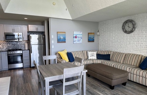 Conway Condominio | Lakefront Condo on Crooked Lake, Family-Friendly, Boat Slip Available