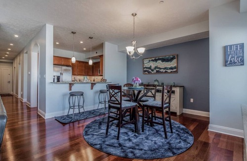 Geneva-on-the-Lake Condominio | Lakefront Condo, Pool, Beach, Wineries, SPIRE