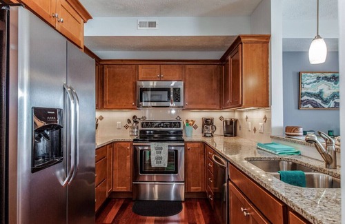 Geneva-on-the-Lake Condominio | Lakefront Condo, Pool, Beach, Wineries, SPIRE