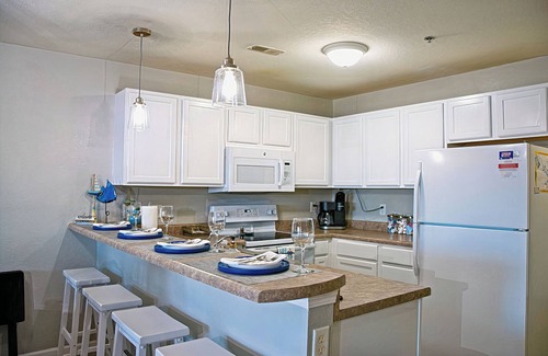 Lake Ozark Condominio | Lakefront Condo - Pool - Waterfront View - Rentable Dock