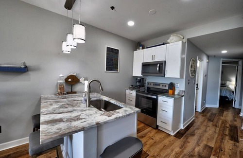 Huddleston Condominio | Lakefront Condo Resort, Amazing Lake & Mountain Views + Abundant Amenities