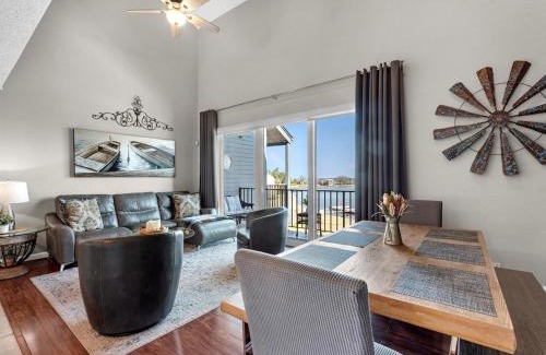 Walden on Lake Conroe Apartamento | Lakefront Condo Retreat