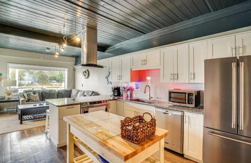 Campbellsport Apartamento | Lakefront Condo with Beach Access in Campbellsport!
