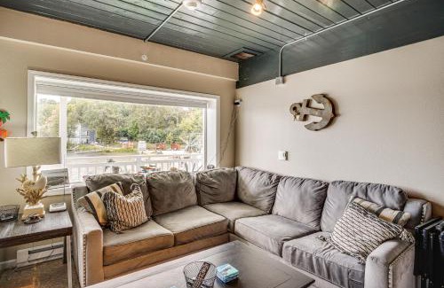 Campbellsport Apartamento | Lakefront Condo with Beach Access in Campbellsport!