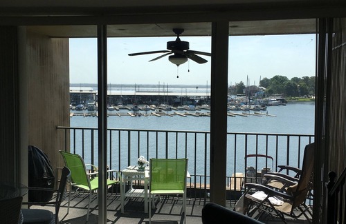 Walden on Lake Conroe Condominio | Lakefront Condo with Kayaks, pools, tennis, gym