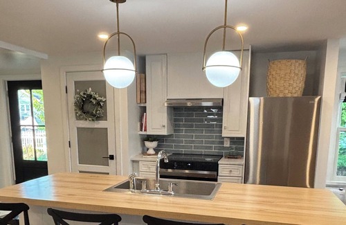 Jamestown Casa | LAKEFRONT Contemporary Cottage. Chautauqua Lake 3 bed 2 bath home sleeps 10!