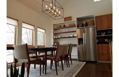 Ludlow Casa | Vermont Contemporary House 4 Minutes to Okemo