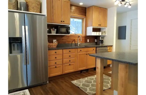 Ludlow Casa | Vermont Contemporary House 4 Minutes to Okemo