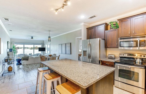 Eureka Apartamento | Lakefront Corsicana Condo w/ Pool Access!