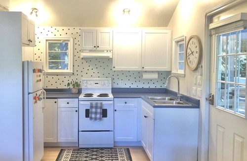 Shawnigan Lake Cabaña | Lakefront Cottage Private & Peaceful