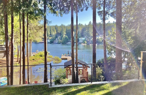 Shawnigan Lake Cabaña | Lakefront Cottage Private & Peaceful