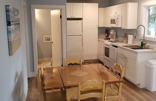 Arcadia Cabaña | Lakefront Cottage #5, AC, Newly Remodeled, 8 Kayaks, 4 SUP, Rowboats