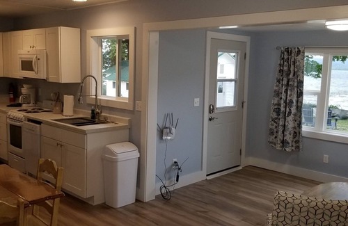 Arcadia Cabaña | Lakefront Cottage #5, AC, Newly Remodeled, 8 Kayaks, 4 SUP, Rowboats