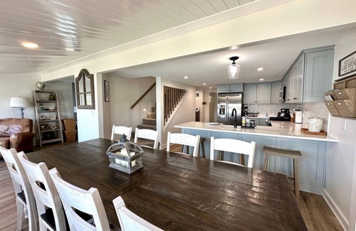 Angola Casa | Lakefront Cottage at Crooked Lake, Indiana to sleep 10-12